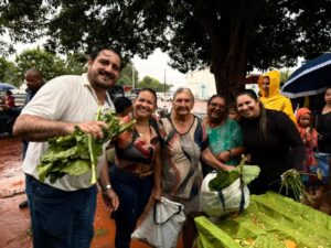 deputado-eduardo-fortes-entrega-hortalicas-sob-chuva-e-reforca-compromisso-com-alvorada